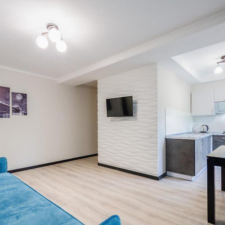 Artal Apartment On Obolonsky Avenue 16 Kyiv Exterior photo