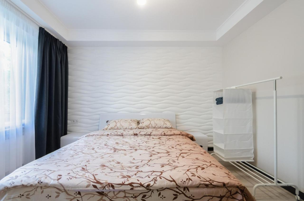 Artal Apartment On Obolonsky Avenue 16 Kyiv Exterior photo