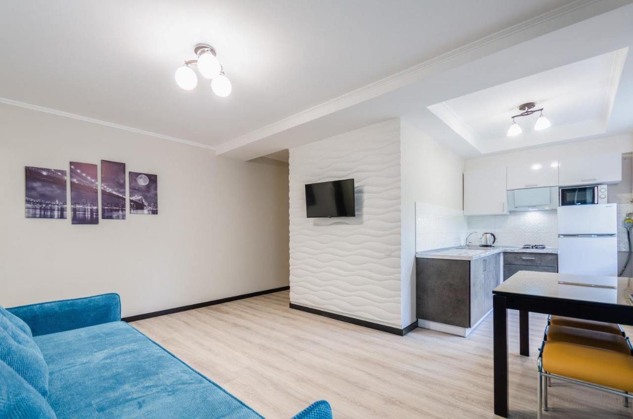 Artal Apartment On Obolonsky Avenue 16 Kyiv Exterior photo
