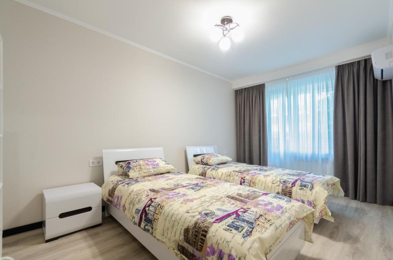 Artal Apartment On Obolonsky Avenue 16 Kyiv Exterior photo