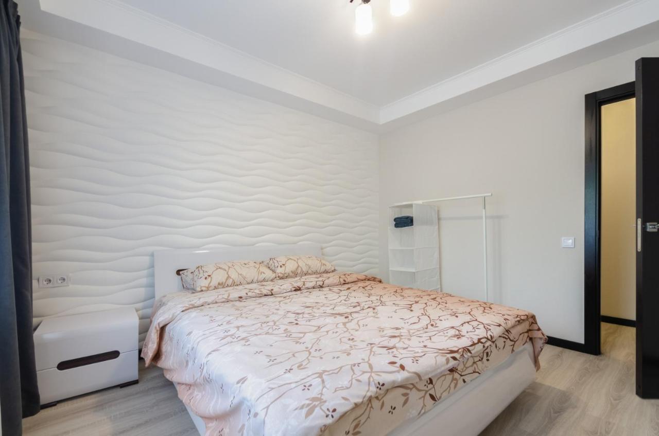 Artal Apartment On Obolonsky Avenue 16 Kyiv Exterior photo